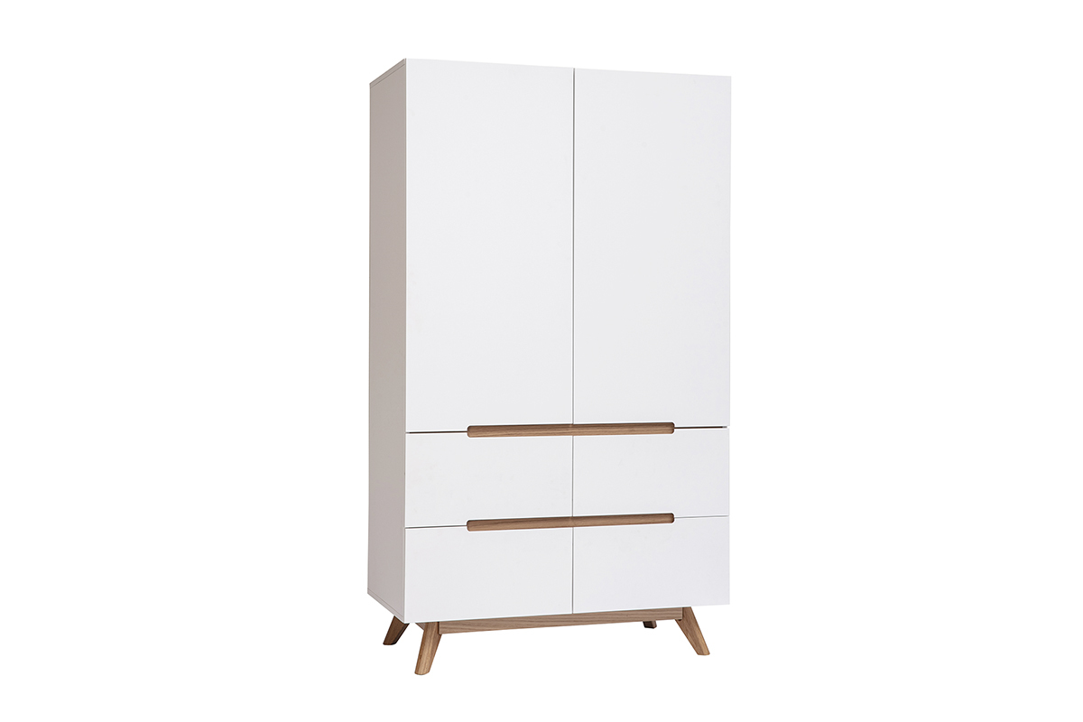 Armoire scandinave blanche avec tiroirs et pieds en bois ch�ne, vue de 3/4.