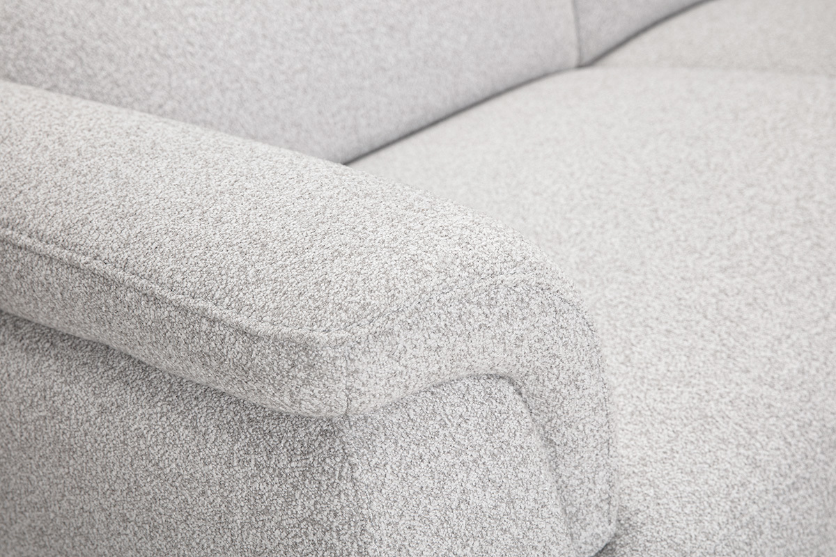 D�tail du canap� �lectrique 3 places VERBIER en tissu effet velours textur� gris clair, vue rapproch�e
