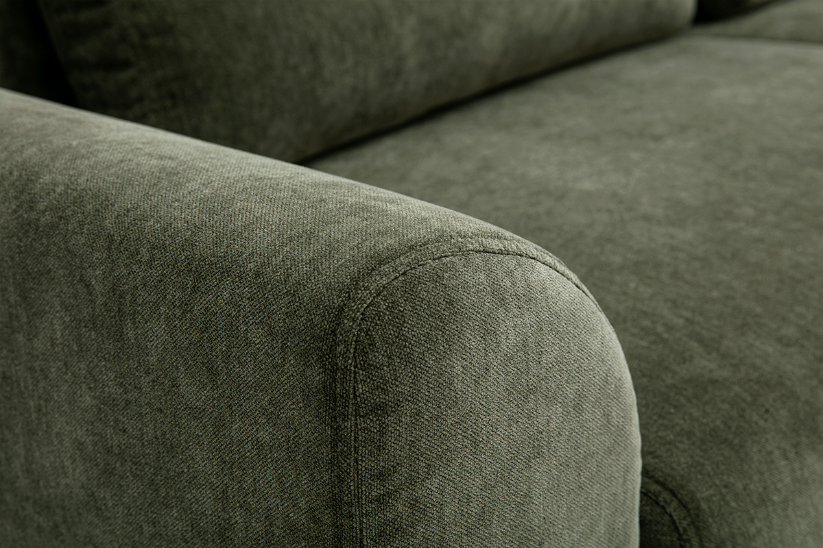 Zoom sur l'accoudoir du canap� scandinave 3 places en tissu effet velours vert kaki