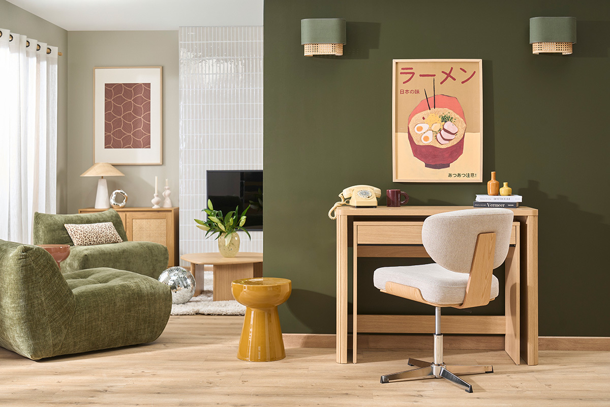 Chaise de bureau en tissu effet velours textur� beige et bois clair ch�ne HANZ