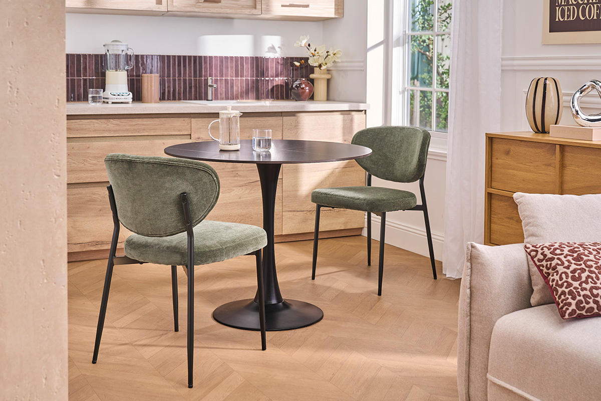 Chaises en tissu effet velours vert kaki et m�tal noir (lot de 2) BREKA