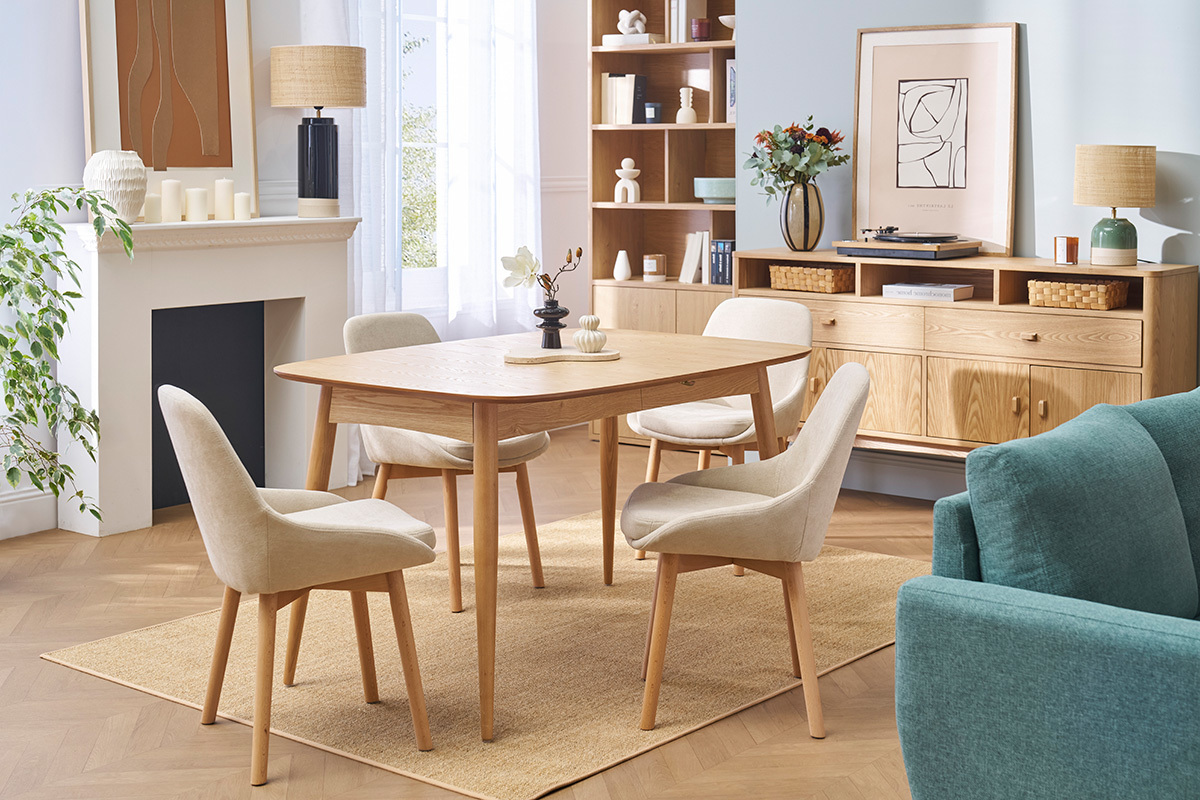 Chaises scandinaves en tissu effet velours beige et bois clair massif (lot de 2) HOLO