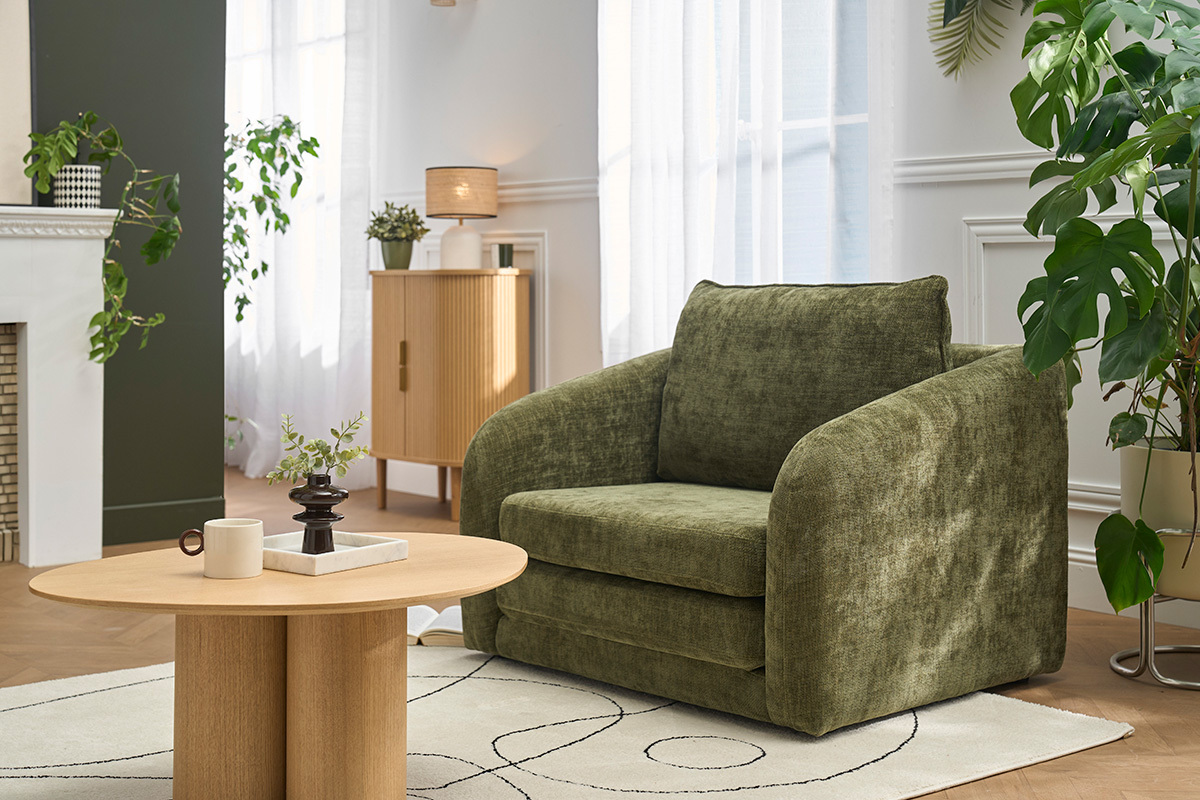 Fauteuil convertible en tissu effet velours textur� vert kaki MAHAUT