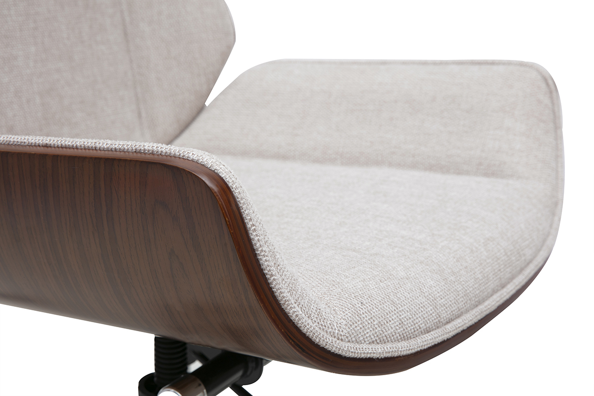 Gros plan du fauteuil de bureau CURVED, tissu beige, bois fonc�, angle de l'assise et du dossier visible.