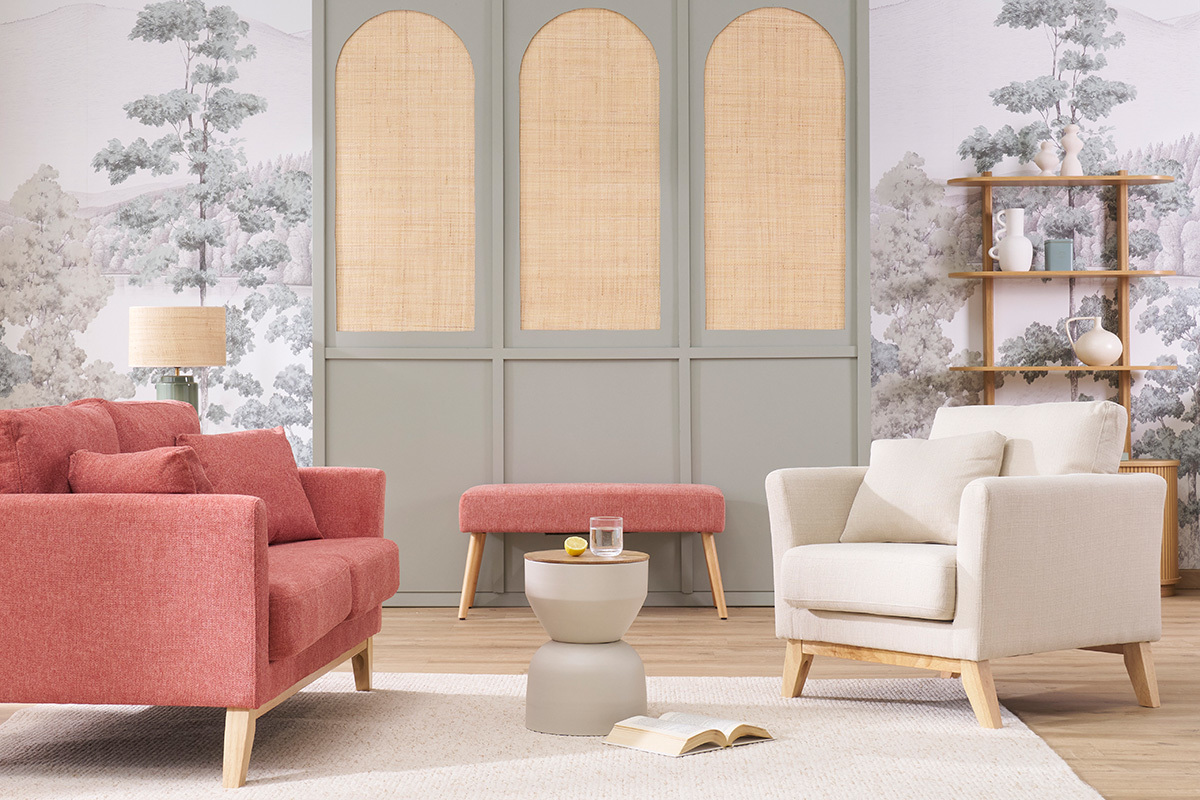 Fauteuil scandinave d�houssable beige avec accoudoirs, photo en int�rieur d'ambiance cosy