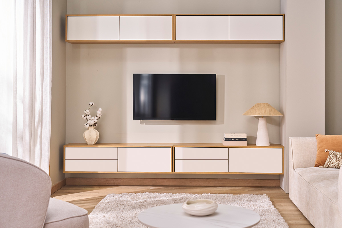 Meuble TV suspendu finition blanche et bois clair ch�ne L120 cm FLEXO
