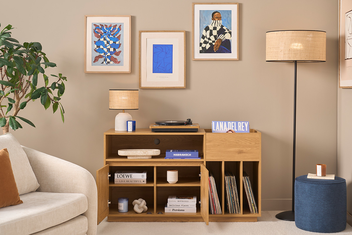 Meuble vinyle finition bois clair ch�ne et cannage rotin L130 cm ALICANTE