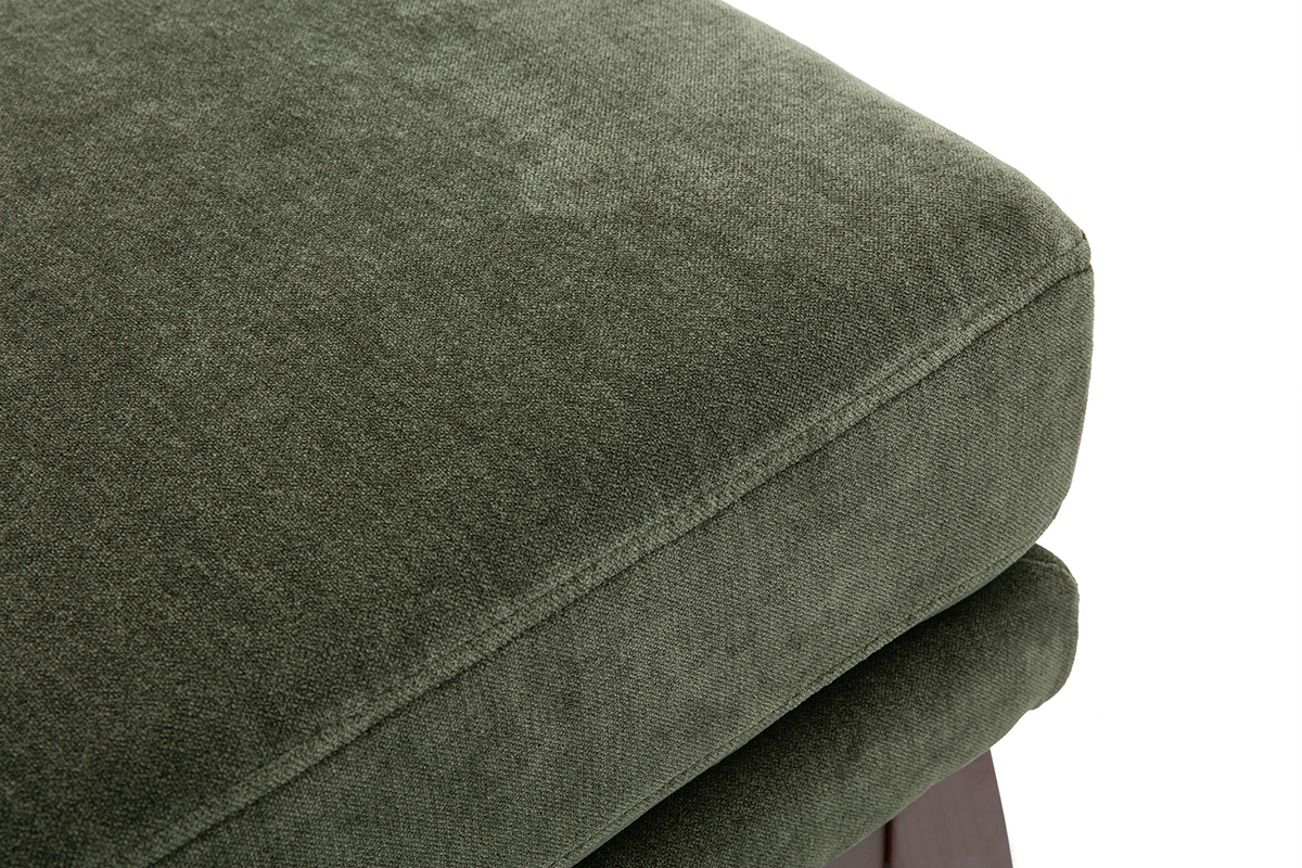 D�tail du pouf repose-pieds scandinave vert kaki en tissu effet velours, vue de pr�s.