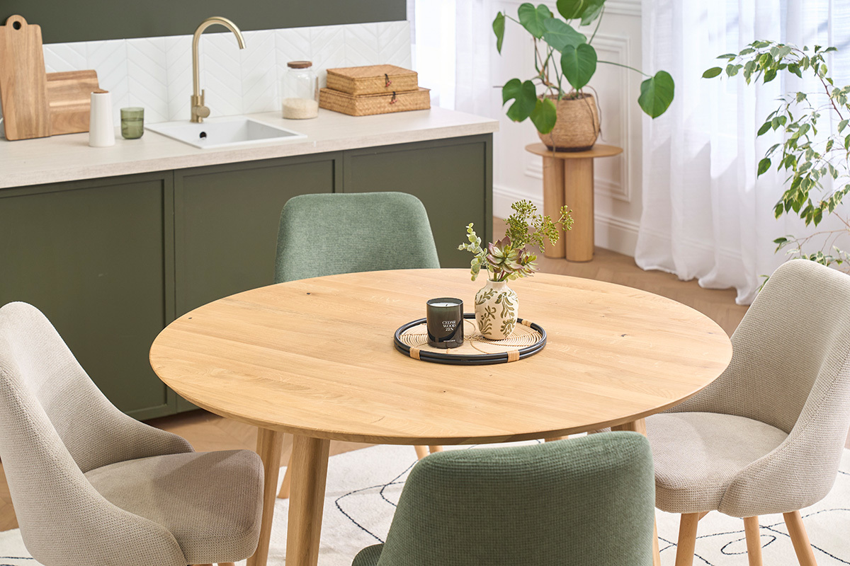 Table � manger ronde en bois clair ch�ne massif D120 cm OKSANA