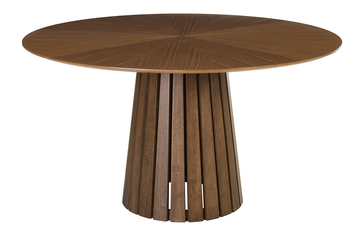 Table ronde en bois fonc� avec plateau �toile et pied conique � lattes.