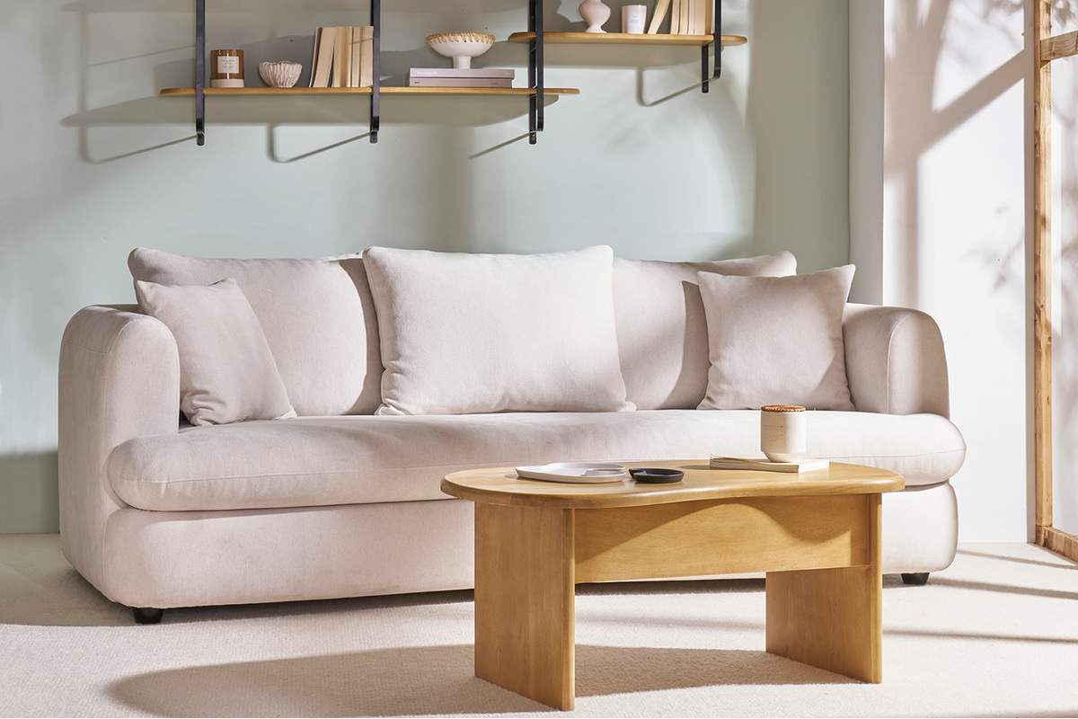 Table basse relevable design haricot en bois manguier massif avec rangement, vue de c�t�.