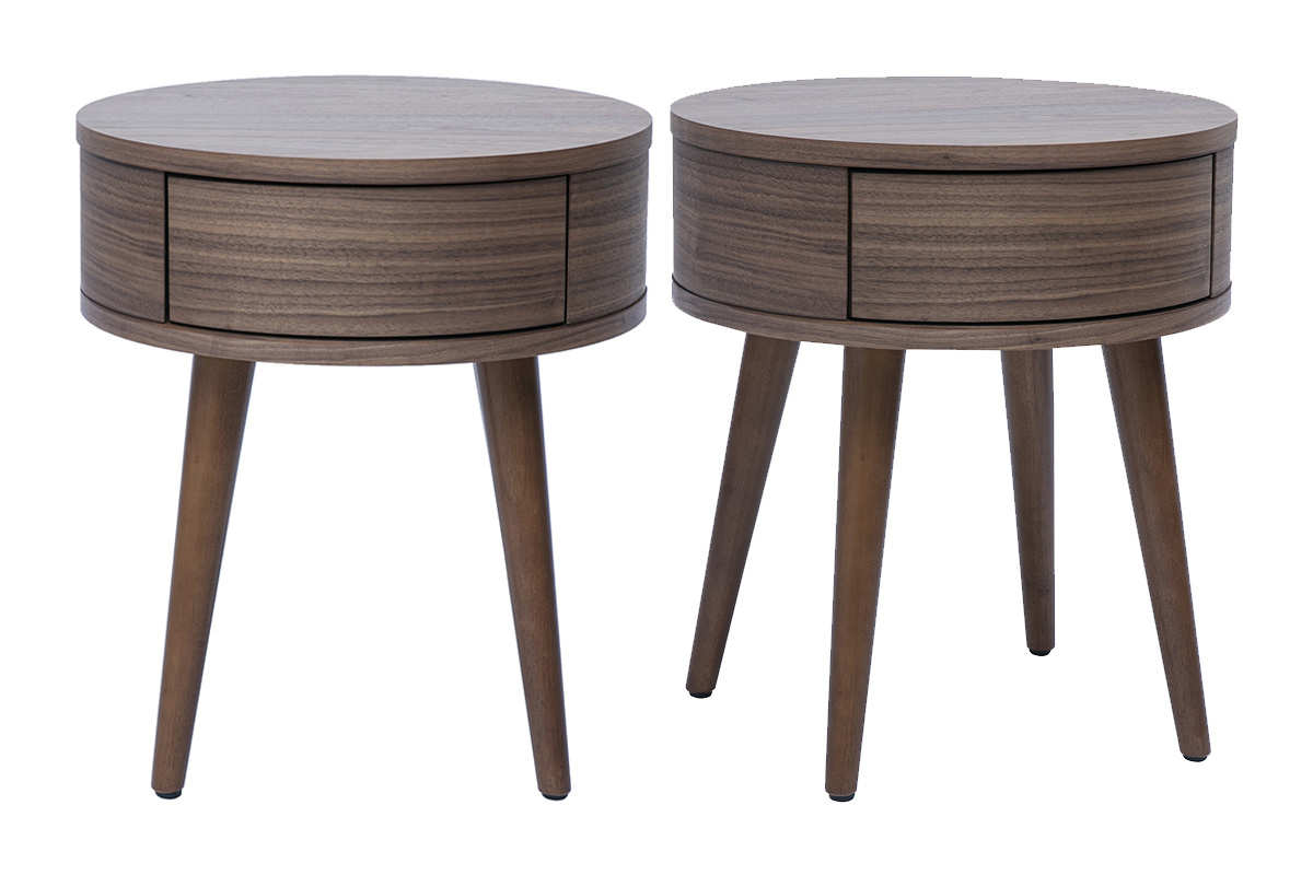 Deux tables de chevet rondes en bois fonc� avec tiroir, vue de face.