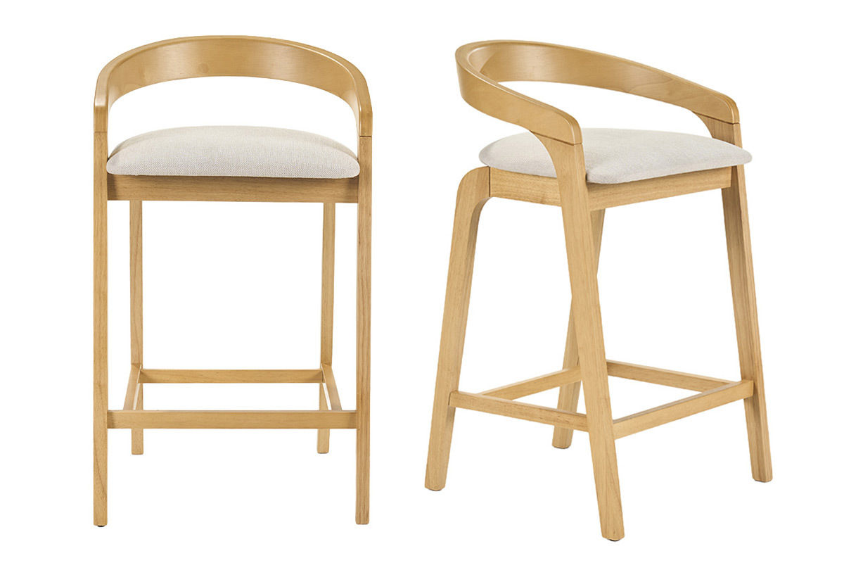 Deux tabourets de bar en bois clair et tissu beige, vue de face et de profil.